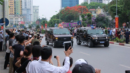 Local people welcomed Mr. President Obama