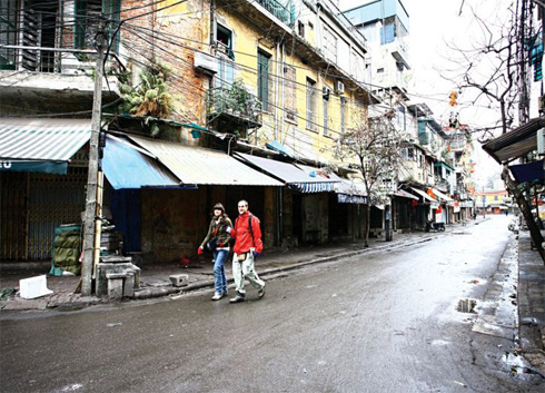 International tourists are visiting the Old Quarter