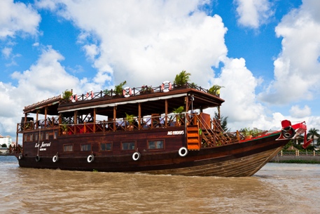 Le Jarai Cruises