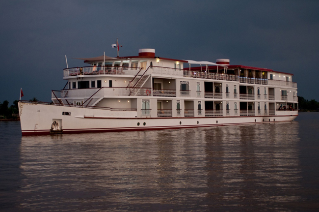 RV The Rahan Cruises