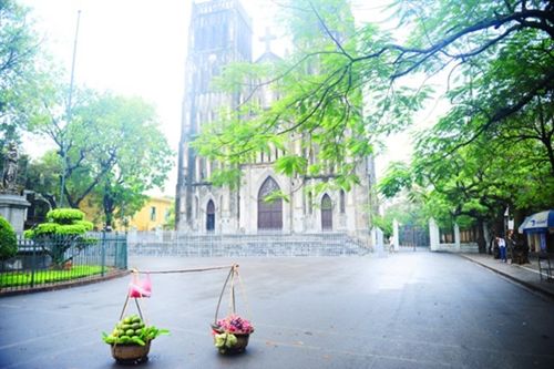 Motorbike Tours to discover Hanoi city