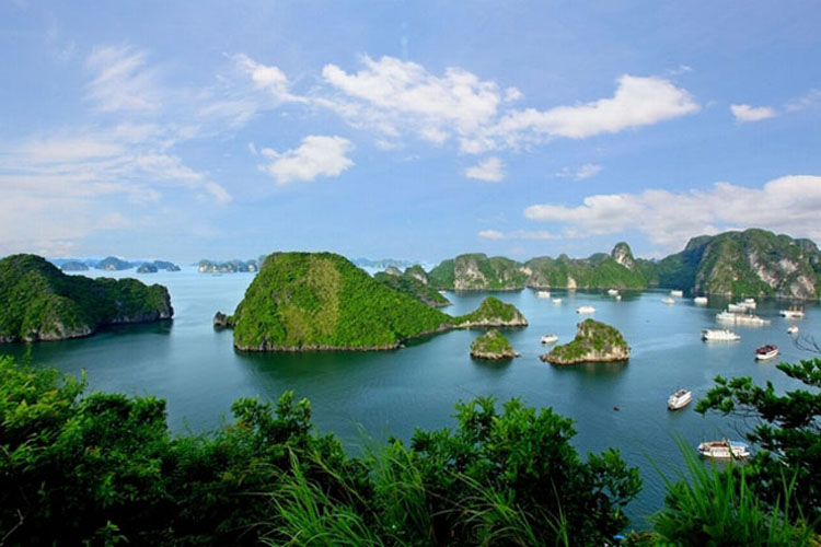 A corner of beautiful Halong Bay