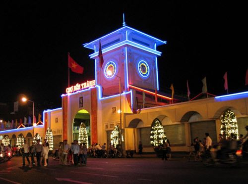 Ben Thanh Market at night