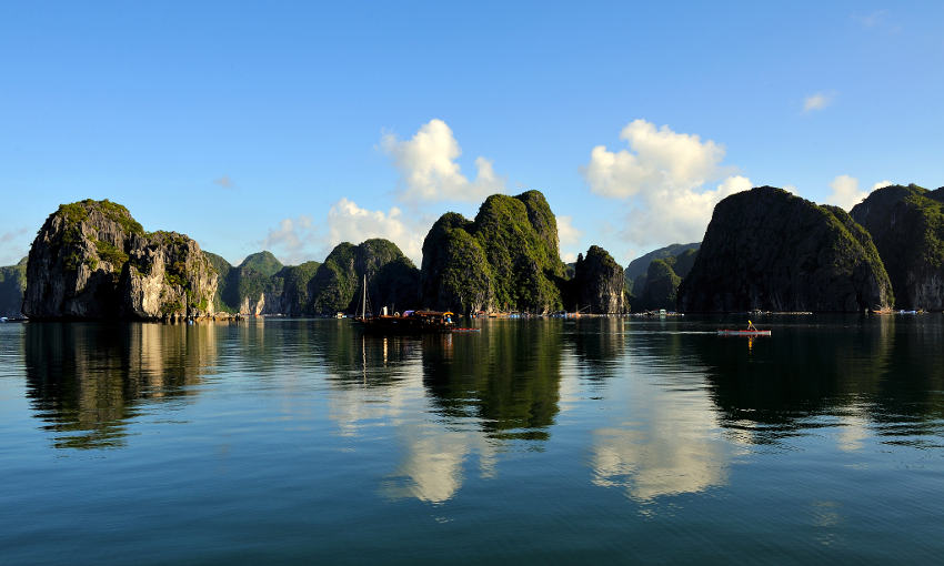 Bai Tu Long Bay