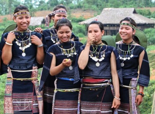 Encounter Bahnar people while trekking