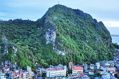 Bai Tho Mountain