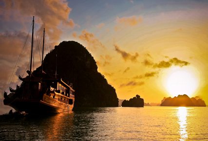 Sunset in Halong-Bay