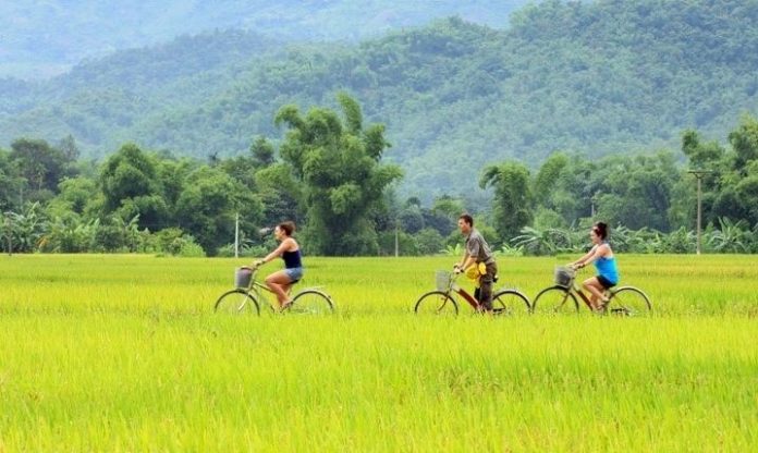 Short Hanoi and Mai Chau Excursion in 3 Days