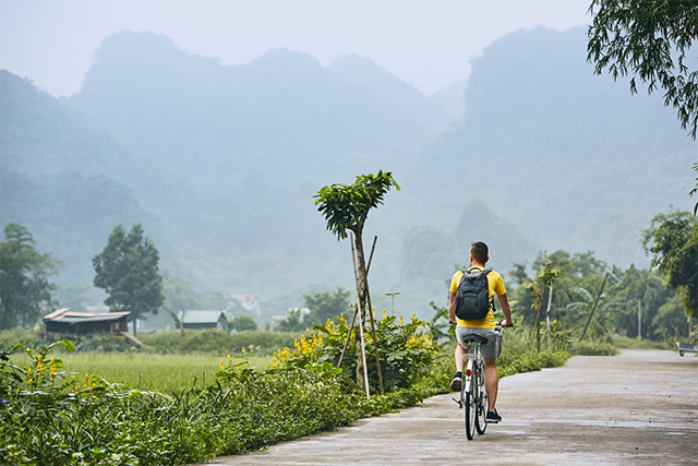 Cycling on poetic roads in Ninh Binh