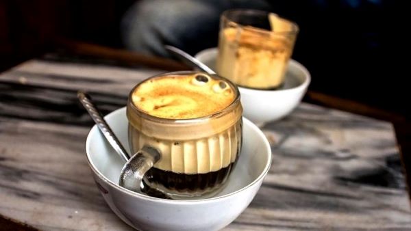 To avoid the fishy taste of eggs, people soak their coffee cup in a bowl of hot water