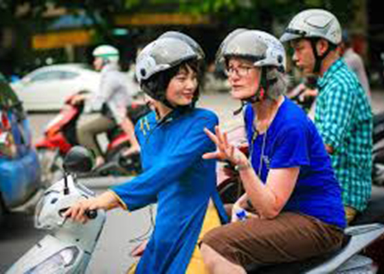 Hanoi motorbike tour: Fabulous food and sightseeing