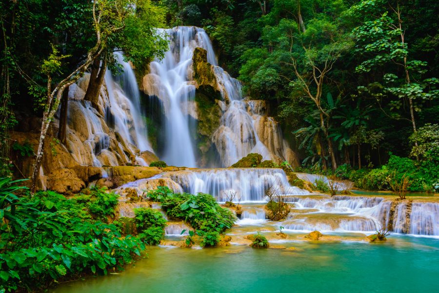Piscines turquoise de Kuang Si