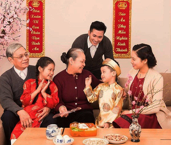 Lunar New Year is a warm time for the Vietnamese to gather with their families and welcome a fresh year coming