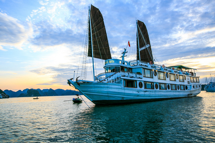 Oriental Sails – 3 Days 2 Nights