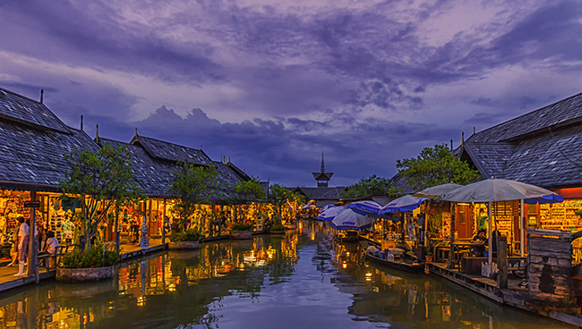 Pattaya gorgeous floating market