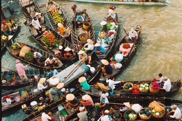 Scenery of Can Tho floating market