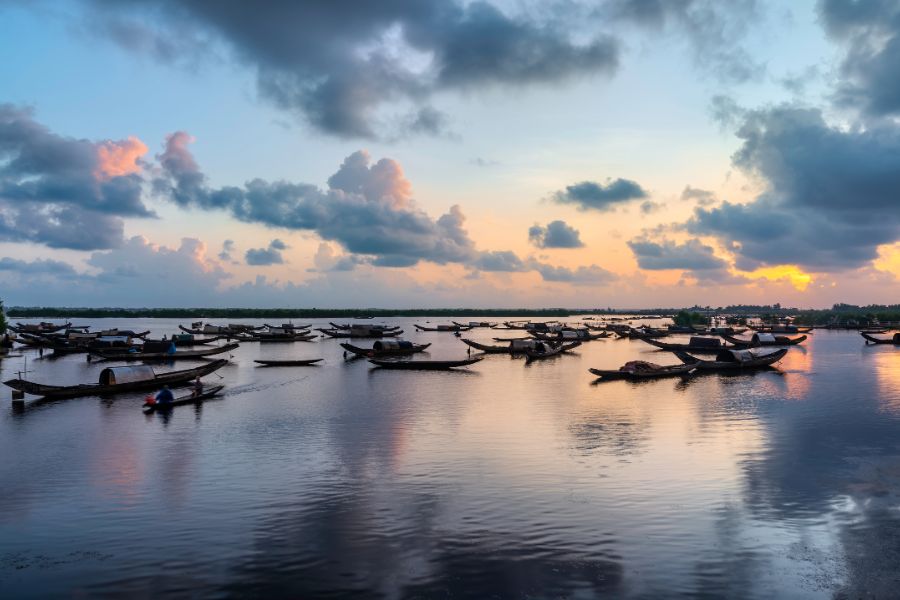 Lever de soleil sur la lagune de Tam Giang, près de Hué