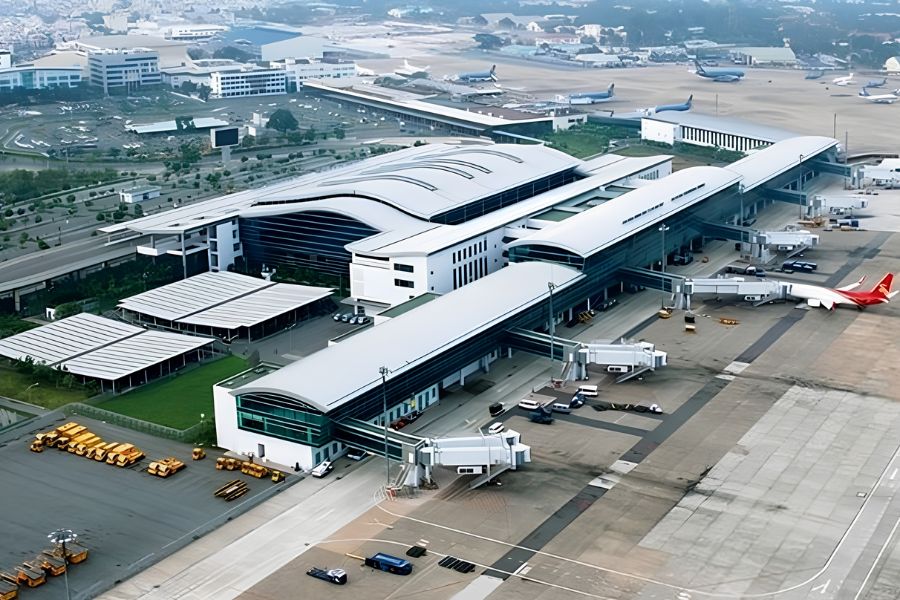 Vue aérienne des terminaux de l'aéroport international de Tan Son Nhat