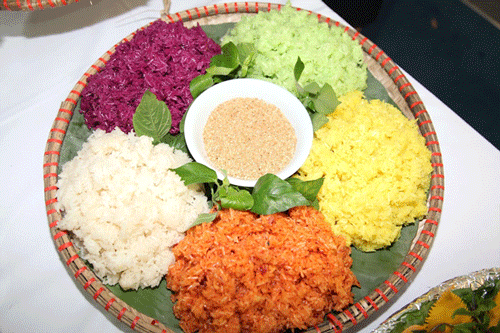 Le savoureux riz gluant aux cinq couleurs végétales