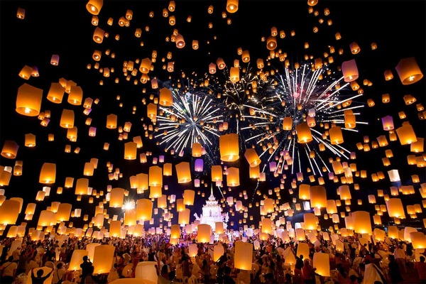 Yi Peng lantern festival in Chiang Mai